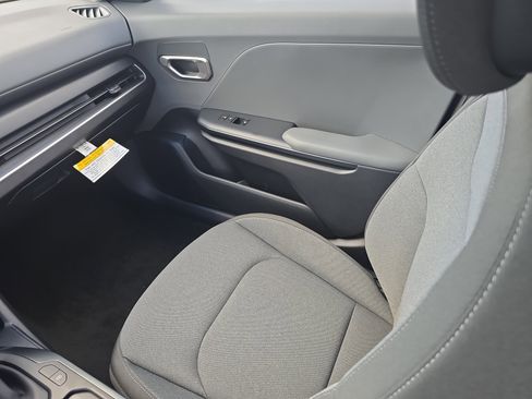 New 2025 Kia K4 LXS image 17