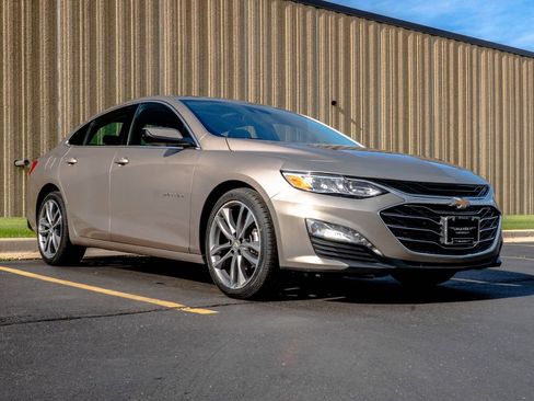 Used 2024 Chevrolet Malibu LT FWD image 2