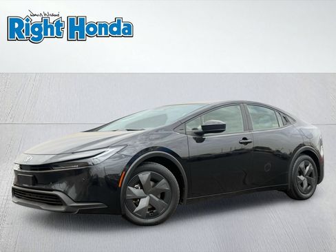 Used 2025 Toyota Prius LE FWD image 1