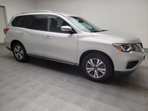 Used 2019 Nissan Pathfinder SV image 11