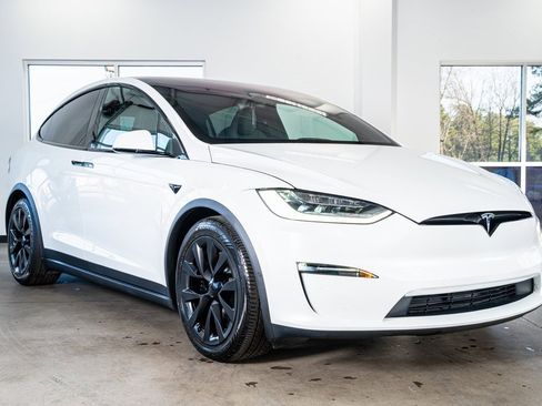 Used 2022 Tesla Model X image 4