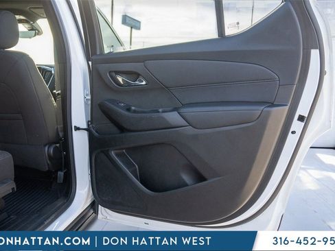 Used 2023 Chevrolet Traverse LT image 25