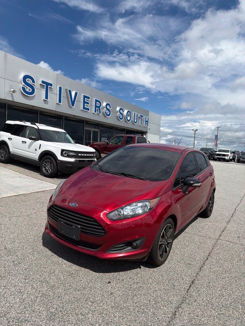 Used 2016 Ford Fiesta SE w/ SE Black Package FWD image 3