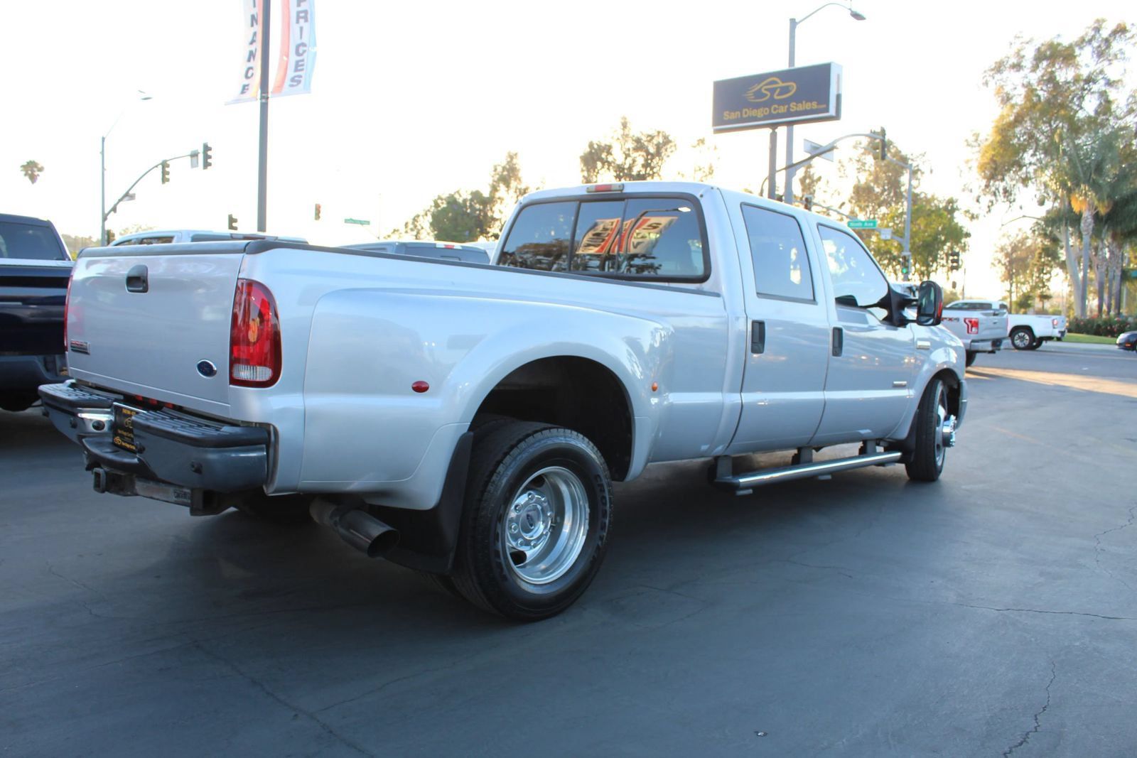 Used 2005 Ford F350 Lariat RWD image 5