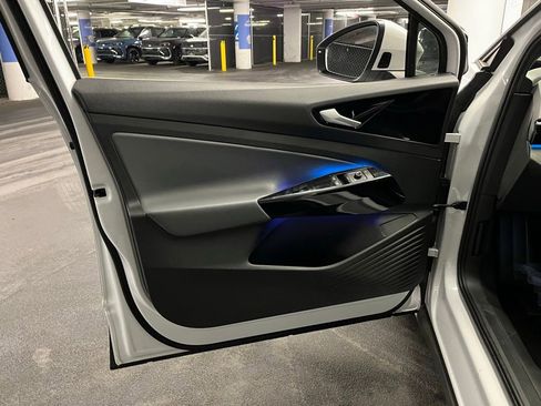 Used 2022 Volkswagen ID.4 Pro image 16