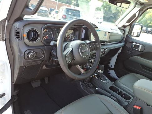 New 2025 Jeep Gladiator Mojave image 8