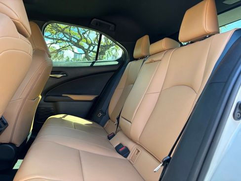 Used 2025 Lexus UX 300h AWD image 8