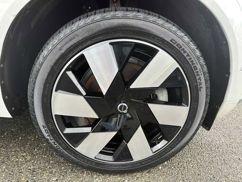 Certified 2023 Volvo XC60 T8 Ultimate w/ Climate Package image 9