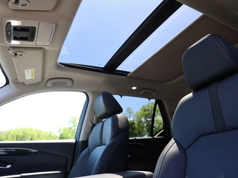Used 2025 Honda Pilot Touring image 23