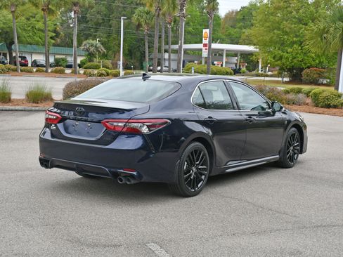 Used 2022 Toyota Camry XSE FWD image 3