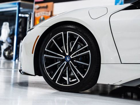 Used 2019 BMW i8 Roadster AWD/4WD image 9