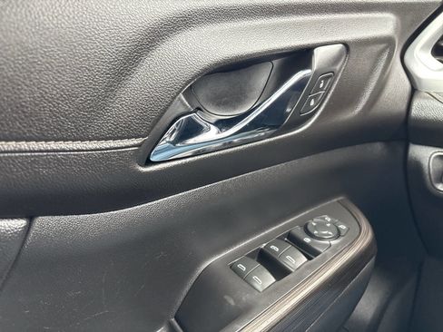 Used 2019 GMC Acadia SLT image 15