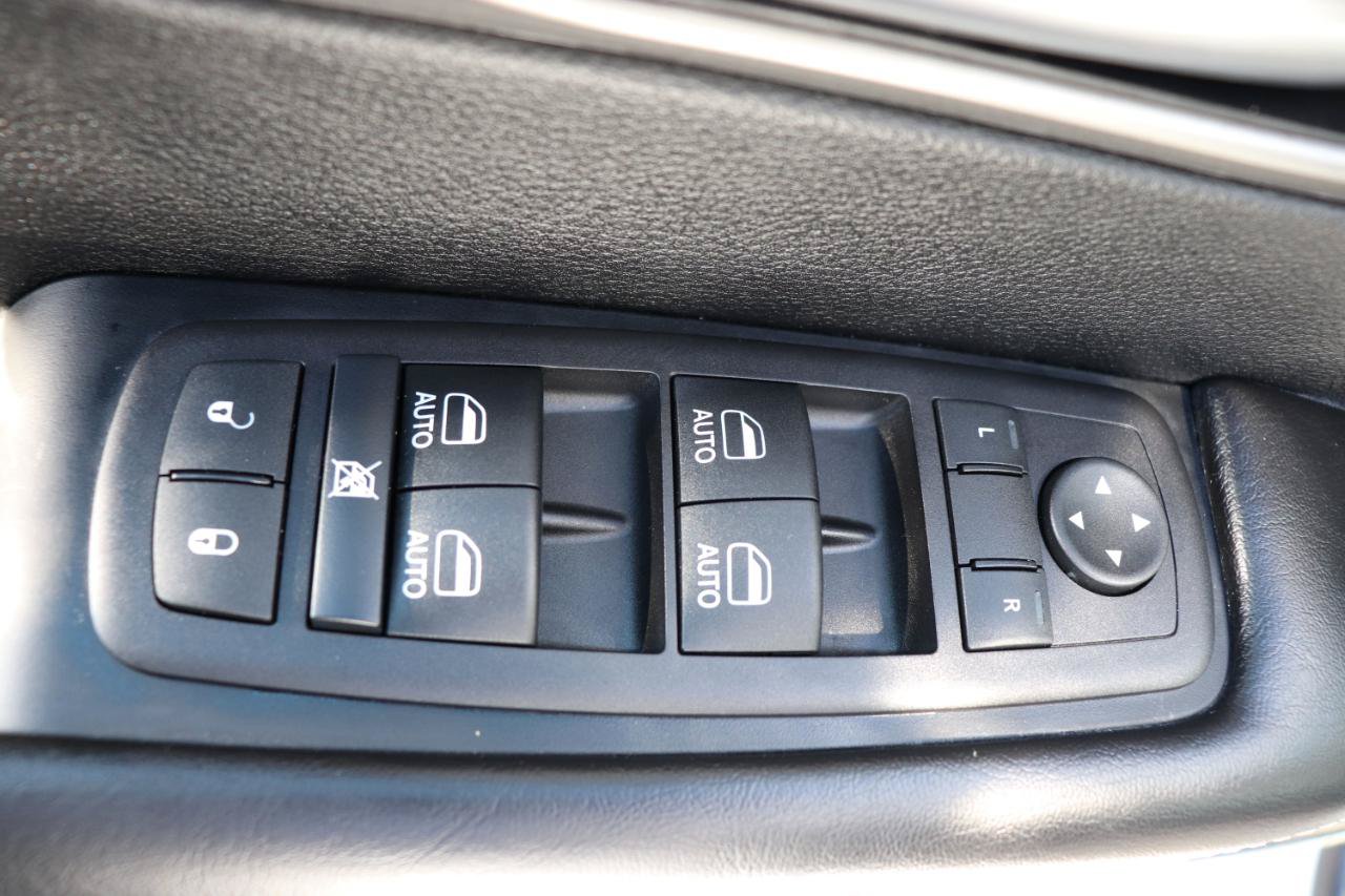 Used 2027 Chrysler Pacifica Select FWD image 52