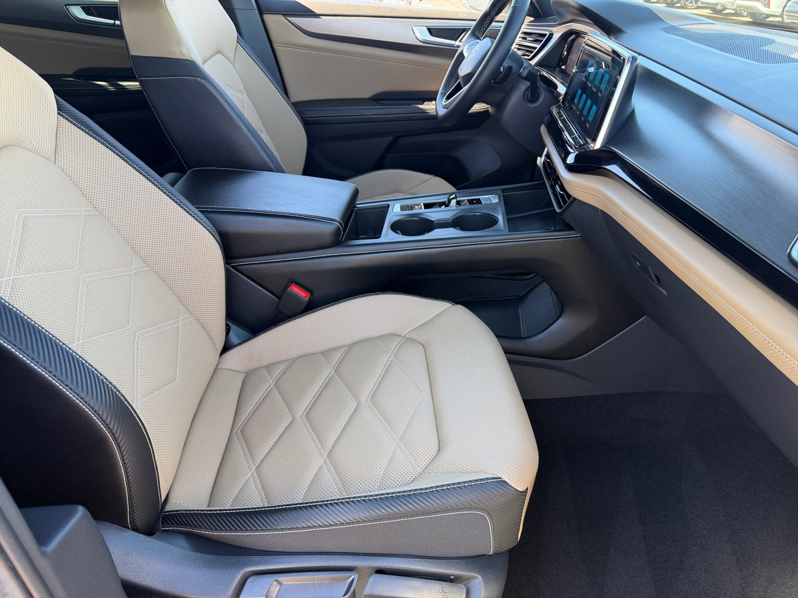Certified 2024 Volkswagen Atlas Cross Sport SE FWD image 18