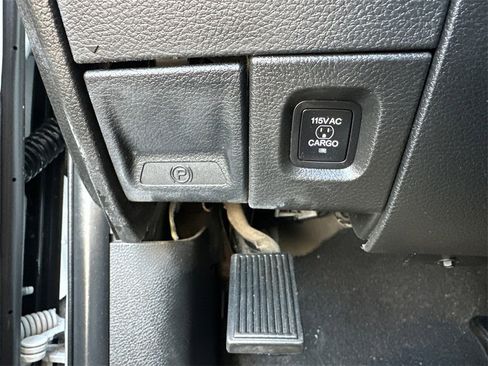 Used 2024 RAM 3500 Tradesman w/ Chrome Appearance Group image 32