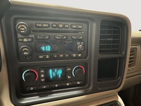 Used 2005 GMC Sierra 3500 SLT w/ Heavy-Duty Power Package AWD/4WD image 12