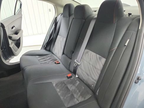 Used 2025 Nissan Sentra SR FWD image 35