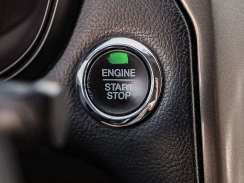 Used 2018 Ford Fusion SE w/ Fusion SE Technology Package image 19