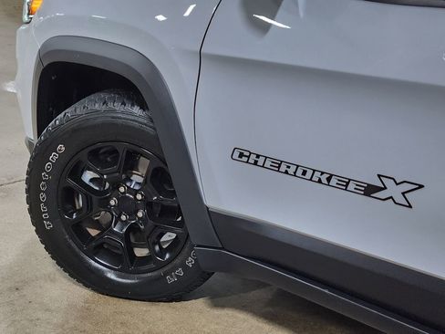 Used 2022 Jeep Cherokee Latitude w/ Sun & Sound Group image 23