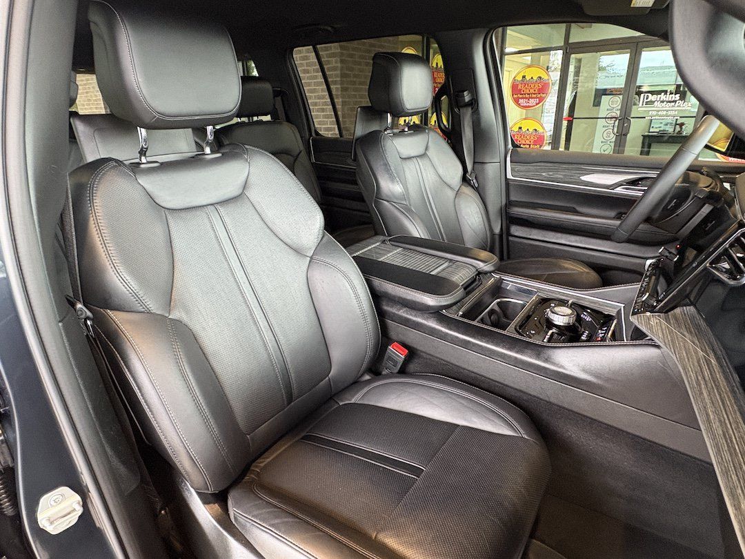 Used 2022 Jeep Wagoneer Series III w/ Rear Seat Video Group 1 AWD/4WD image 31