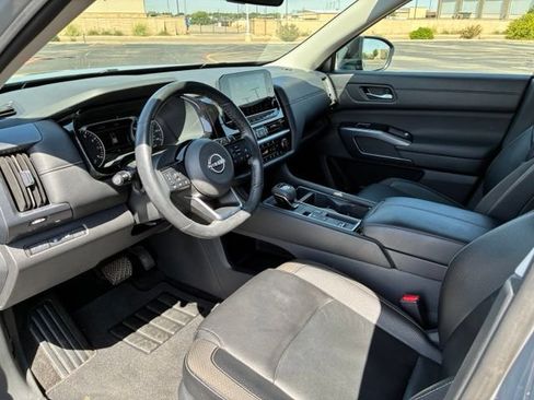 Certified 2024 Nissan Pathfinder SL w/ Black Appearance Package FWD image 11