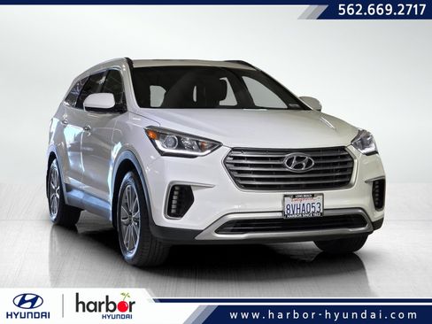 Used 2017 Hyundai Santa Fe SE image 1