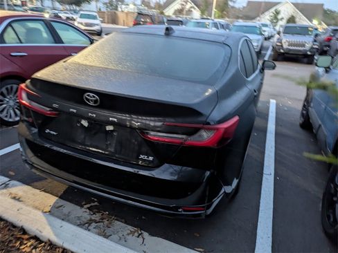 Used 2025 Toyota Camry XLE image 7