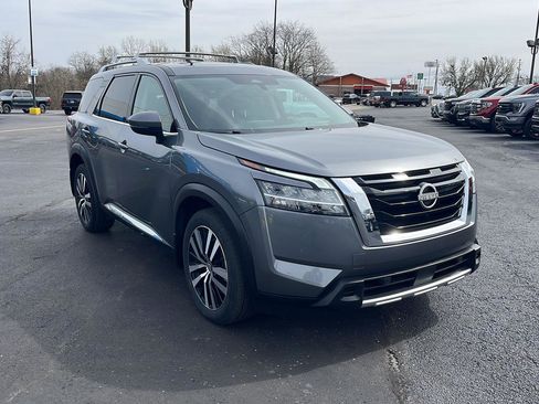 Used 2024 Nissan Pathfinder Platinum w/ Cargo Package image 7