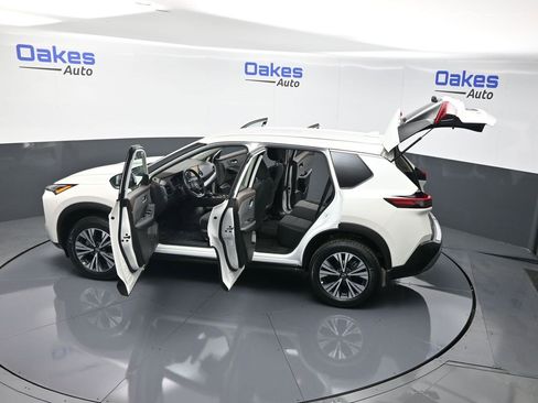 Used 2023 Nissan Rogue SV image 58