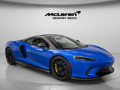 Used 2023 McLaren GT RWD image 1