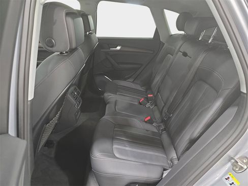 Used 2023 Audi Q5 2.0T Premium w/ Convenience Package image 12