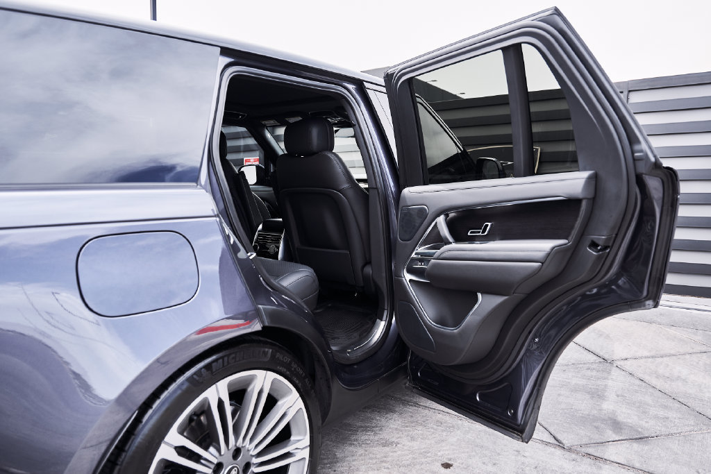 Used 2025 Land Rover Range Rover SE AWD/4WD image 24