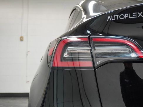 Used 2022 Tesla Model Y Long Range AWD/4WD image 32