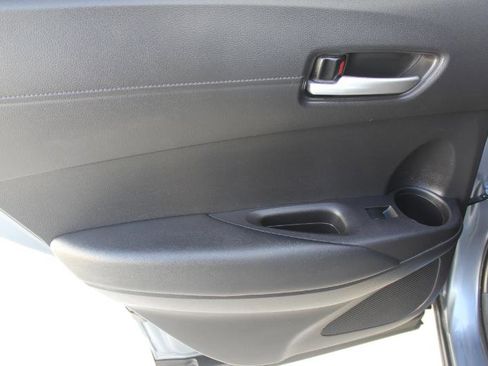 Used 2024 Toyota Corolla Cross XLE w/ Convenience Package image 13