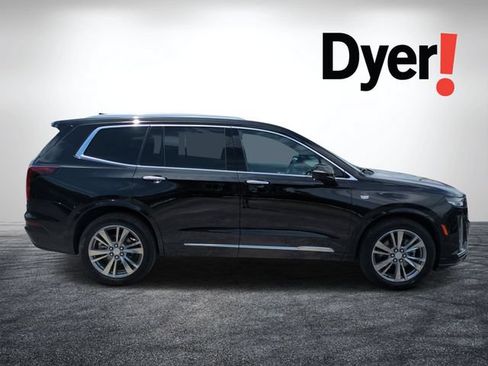 Used 2025 Cadillac XT6 Premium Luxury FWD image 2