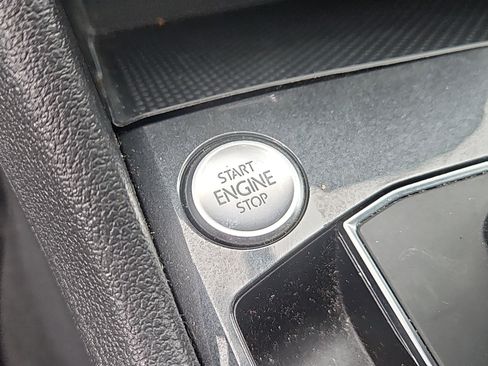 Used 2019 Volkswagen Tiguan SE w/ Panoramic Sunroof Package image 16