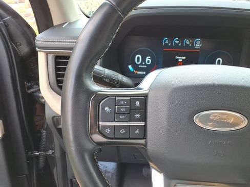 Used 2024 Ford Expedition Platinum AWD/4WD image 23