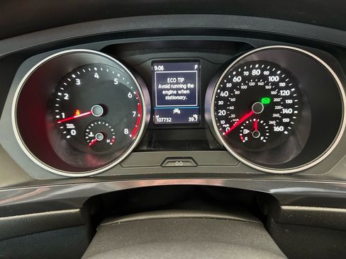 Used 2020 Volkswagen Tiguan SE image 33