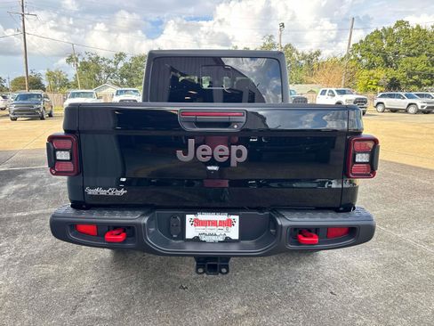 New 2025 Jeep Gladiator Rubicon image 5