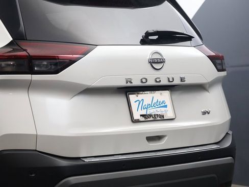 Used 2023 Nissan Rogue SV image 7