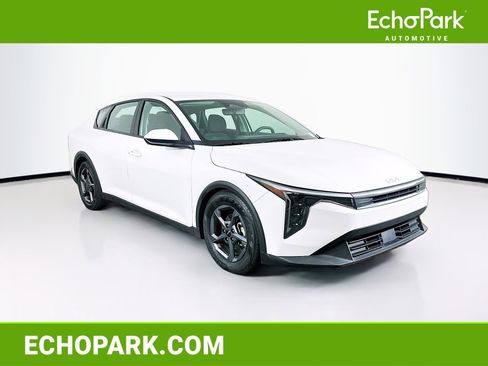 Used 2025 Kia K4 LXS image 1