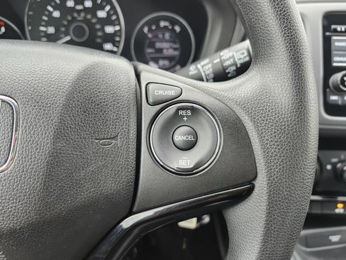 Used 2017 Honda HR-V LX image 31
