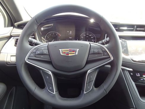 New 2025 Cadillac XT5 Luxury image 38