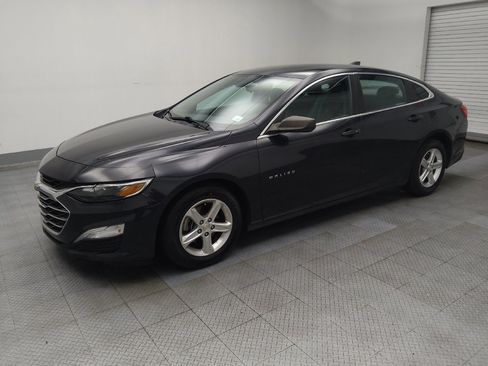 Used 2022 Chevrolet Malibu LS FWD image 2