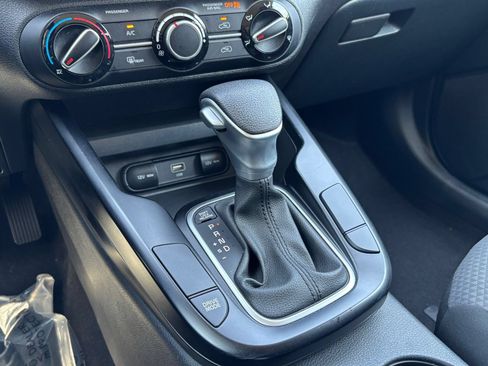 Used 2025 Kia Soul LX w/ LX Technology Package FWD image 36