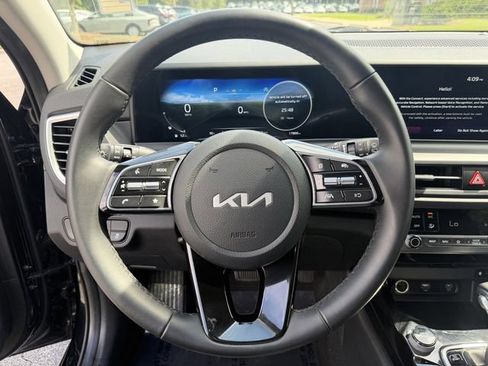 Certified 2025 Kia Seltos EX FWD image 19