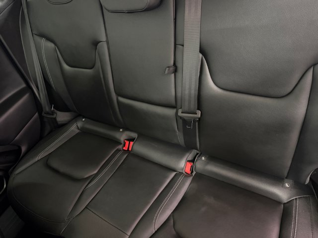 Used 2018 Jeep Renegade Limited w/ UConnect 8.4 Nav Group FWD image 13