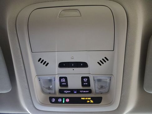 Used 2022 GMC Acadia Denali w/ Denali Ultimate Package image 26