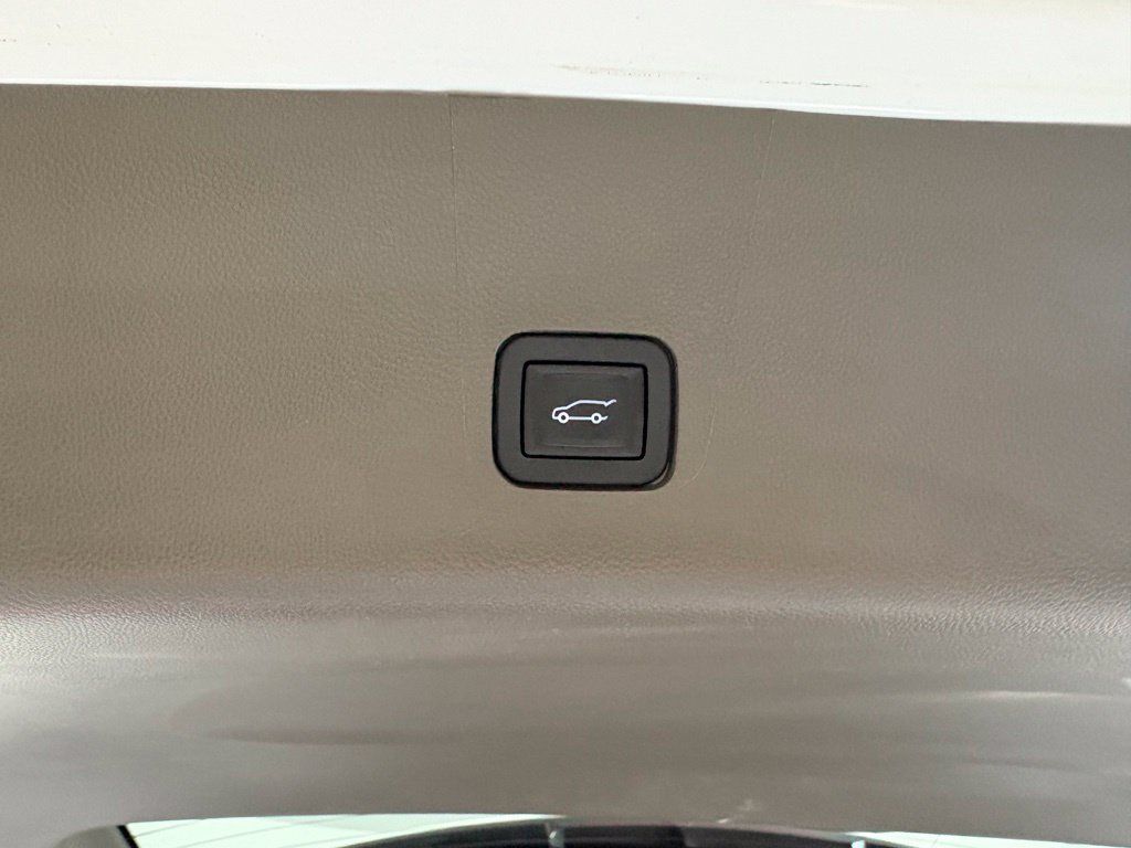 Used 2019 Chevrolet Traverse Premier w/ Driver Confidence II Package FWD image 53