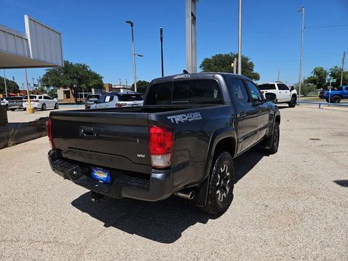 Used 2017 Toyota Tacoma TRD Off-Road AWD/4WD image 8